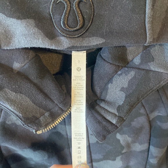 Lululemon camo scuba jacket with hood and thumb holes - Picture 2 of 2